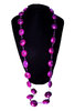 collier long sautoir en perles de bois exotique tons violet bordeaux aubergine