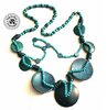 collier sautoir en perles et palets fantaisies de bois exotique totalement bleu