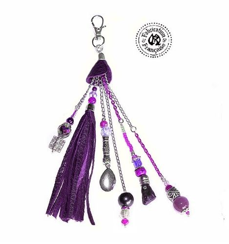 porte clefs bijou de sac en cuir violet perle et chaine coordonnés