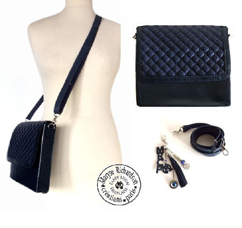 pouch shoulder bag 24 x 20 x 4 cm adjustable strap in navy leather and quilted flap + FREE bag charm