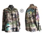 veste style militaire en coton camouflage et incrustations patchs multicolores