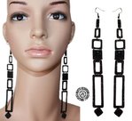 1 pair of earrings in fine black glittery resin, geometric shapes